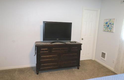 Modern Luxuries in a Quiet Convenient Location - Foto 8