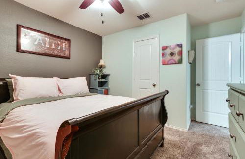 Patio, Pergola and Pool Access Aubrey Retreat! - Foto 16