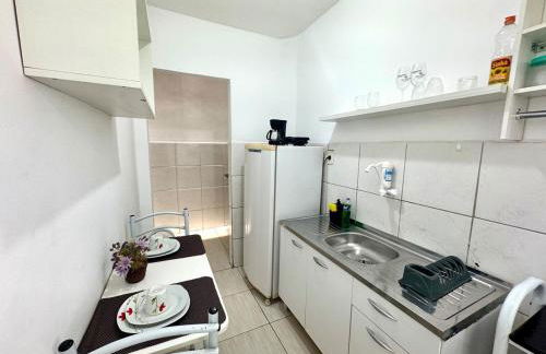 Lindo APT 05 em bairro central de Petrolina em prédio familiar - Foto 5