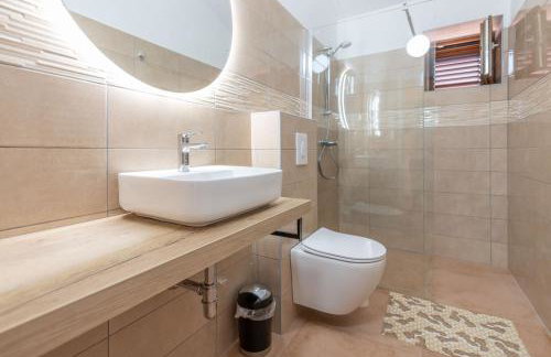 Villa Biba, a seaside hideaway with a pool - Foto 15