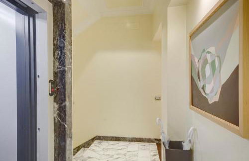 Right House - Characteristic Marina District - Photo 32