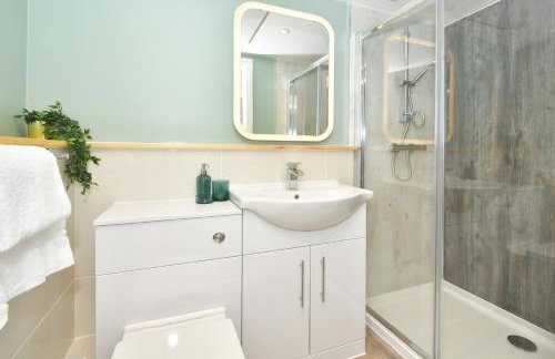 Antrobus Deluxe Apartments by YourStays - Photo 27