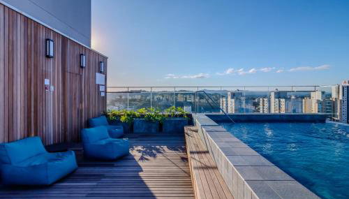 Loft Novo todo Mobiliado com WIFI Piscina e próximo a Oktober - Foto 4, sunbed