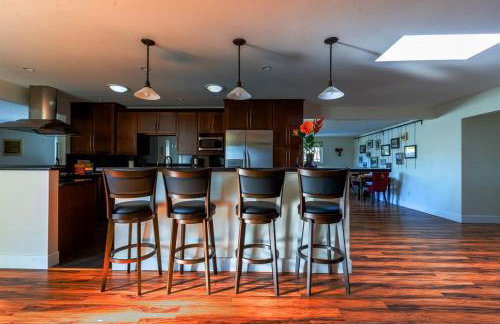 4BR Group Retreat w Golf Green, Poker & Fire Pit - Foto 12