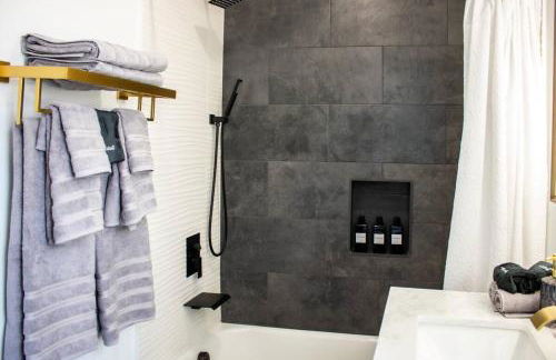 Spacious 3BR PetFriendly Retreat Near DT Cleveland - Foto 25