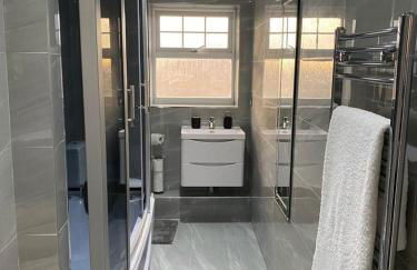 2 Double Bedroom Apartment in Edgware, London - Foto 18