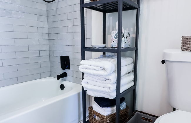 Vibrant Bungalow 2 Minutes to the Beach - Foto 18