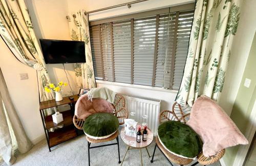 Beautiful Garden Room with Private Entrance - Foto 16