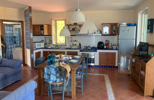 Villa Delfino Blu con accesso diretto al mare dalla scogliera e privacy impagabile. - Foto 7