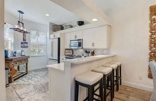 Sunshine days Stunning pool home. Gated community - Photo 8