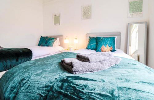 Spacious 4-Bed Home, Perfect Stay with Free WiFi - Foto 79