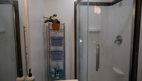 Cheerful 1 Bedroom Home with Mountain View - Foto 3