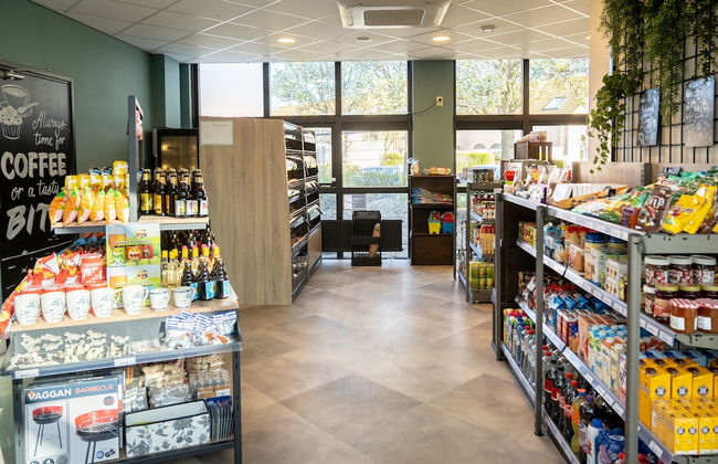 Restyled Bungalow With 2 Bathrooms, Near the Beach - Photo 9