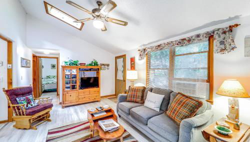 On-Site Lake and Pool Access Cabin in Newland! - Foto 4