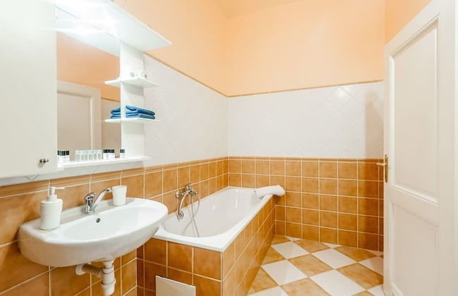 Central Apt with Netflix subscription - Photo 6