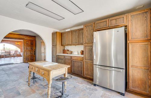 10-Acre Desert Oasis with Expansive Patio in Tucson! - Foto 13