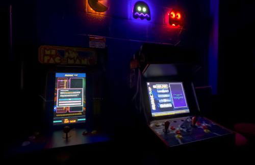 Spacious retreat w pool & game room - Foto 70