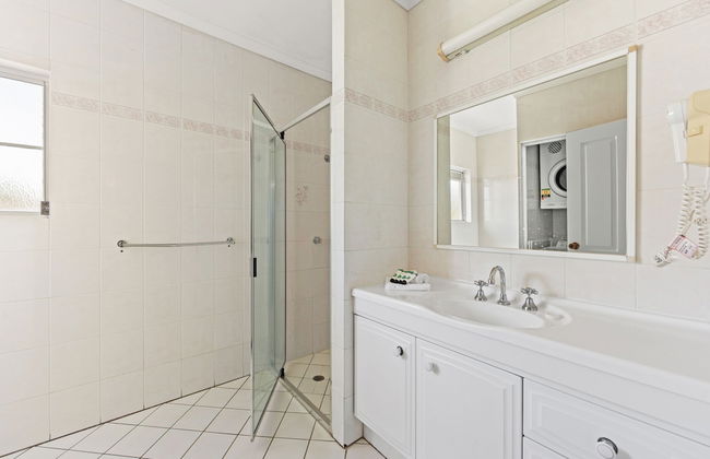 Koala Court Holiday Apartments - Photo 50