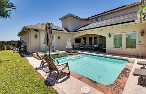 1 Mi to Vackar Stadium Roomy Retreat with Pool - Foto 1