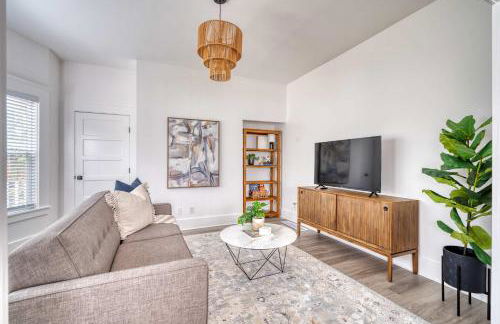 Eclectic 2BR - Victorian Charm - Steps to Fun - Photo 9