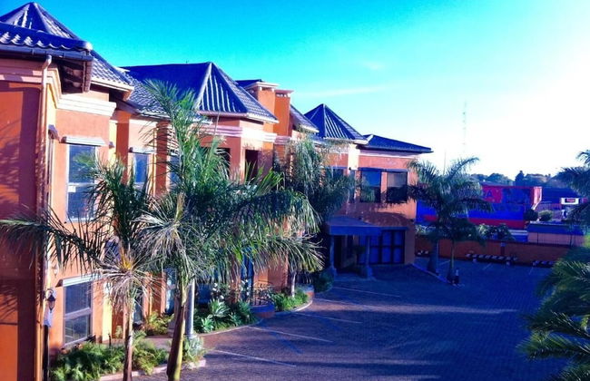 La Belva Court with Swimming Pool - Photo 19