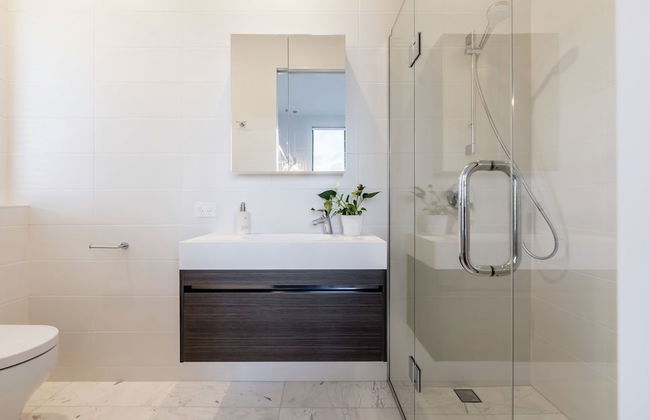 Spacious 3 Bedroom with Ensuite Bathroom - Photo 8