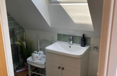 Grove View Studio Apartment - Photo 5