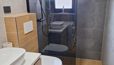 City heaven,self check in, with free parking - Foto 5