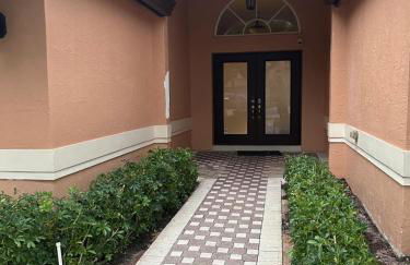 Luxurious 4-Bedroom House with Pool - Foto 28