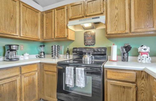 Witches Hollow Pet-Friendly Retreat Near Airport - Foto 17