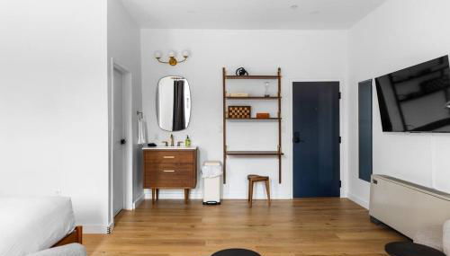 Historic Hotel, King Bed, Market Square View, Room # 201 - Foto 4