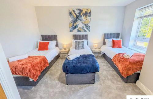 Family & Contractor Friendly 3 bed house Sleeps 8 in Maidenhead - Foto 12