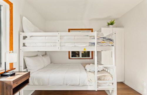 Cute Romantic Cabin With Hot Tub 5 Min from Lake - Foto 18