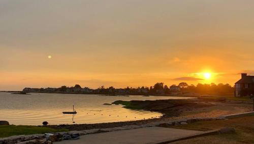 Direct Waterfront 4 Bedroom Beach House With Stunning LI Sound Views & Private Beach - Foto 3