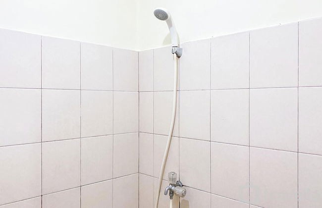 Homey And Cozy Studio Room Tifolia Apartment - Photo 11