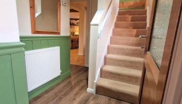 Barnyard Cottage - Photo 2