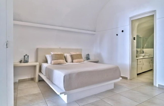 Sunset View Villa Santorini - with Outdoor Jacuzzi - Photo 5