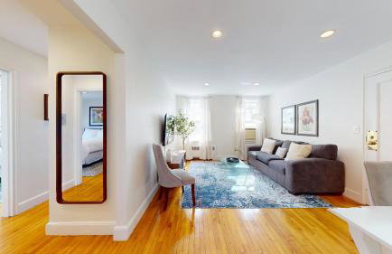 Bright 2br In Brookline - Photo 3