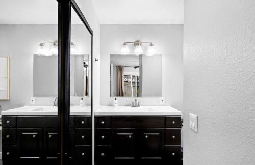 Lux Modern Pet Friendly | Pool | Hot Tub | Tennis - Photo 26