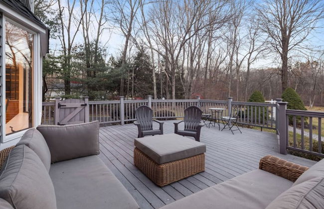 Elegant Spring Stay on Peaceful Retreat - Photo 21