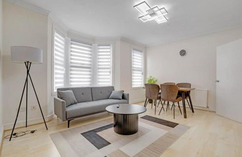 Luxury House London near Subway Station N15 - Foto 1