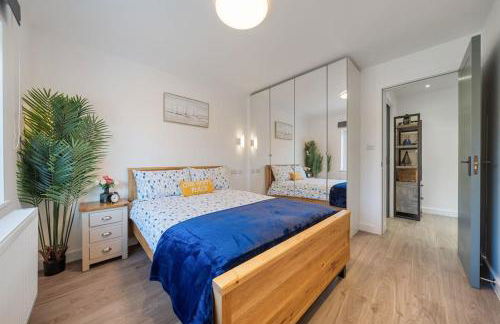 Newly Refurbished 2 Bed Flat - Photo 13