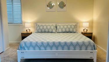 Cozy Home Walking Distance from Beach with Private Patio - Foto 2