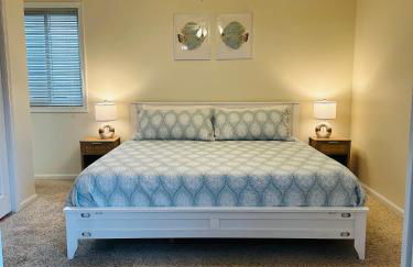 Cozy Home Walking Distance from Beach with Private Patio - Foto 2