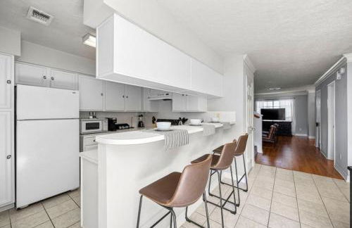 Modern Montrose 2BR Townhome Sleeps 10 with Gated Parking - Foto 20