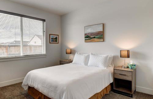 Scenic Modern Home with Private Patio & Fireplace - Foto 26