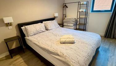 City Centre 2 bed apartment with a balcony - Foto 4