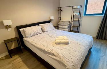 City Centre 2 bed apartment with a balcony - Foto 4