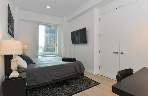 Contemporary Luxury 3BR 2BA Downtown NYC - Photo 24