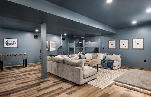 Luxe, Mountain VIEWS, Sauna, HotTub, Pups - Foto 41